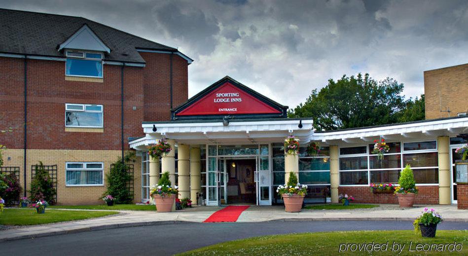 The Greyhound Hotel Leigh  Exteriör bild
